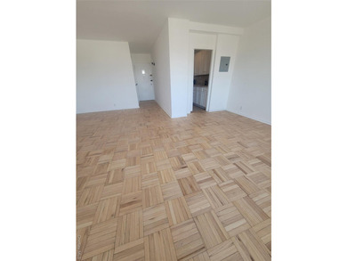 THIS UNIT HAS A SPECTACULAR VIEW OF THE CITY SKYLINE, LOCATED IN - photo 17