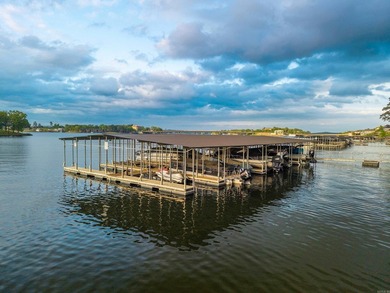 Updated lakefront condo right on the water available just in - photo 32