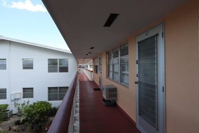 Gorgeous renovated 1 bed 1 bath located in the lovely Andover - photo 16