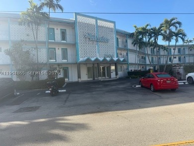 Enjoy relaxed waterfront living in this first-floor 1-bedroom - photo 12
