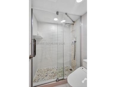 Beautifully remodeled condo located in prime location in Sunny - photo 12