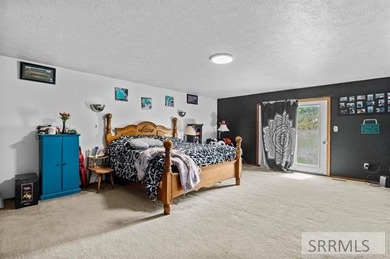 If you are looking for space, and a great deal, this home is it! - photo 12