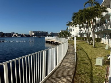 Enjoy relaxed waterfront living in this first-floor 1-bedroom - photo 20