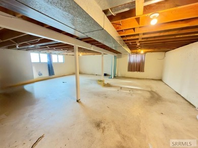 If you are looking for space, and a great deal, this home is it! - photo 23
