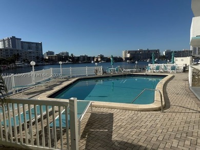 Enjoy relaxed waterfront living in this first-floor 1-bedroom - photo 26
