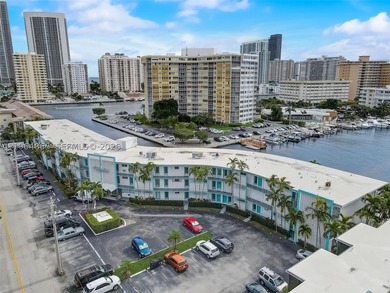 Enjoy relaxed waterfront living in this first-floor 1-bedroom - photo 28