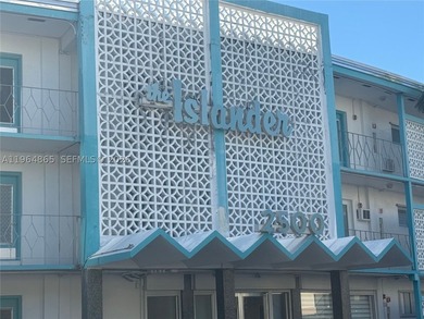 Enjoy relaxed waterfront living in this first-floor 1-bedroom - photo 30