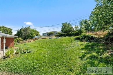 If you are looking for space, and a great deal, this home is it! - photo 30
