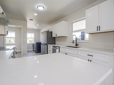 Better than new construction! Massive 1,900+ sq ft 3BD/2BA block - photo 10