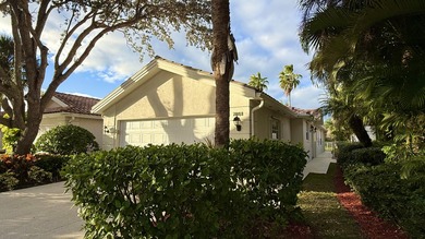(private lake, pond, creek) Home For Sale in West Palm Beach Florida