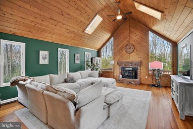 Welcome to this unique 5 bedroom, 3.5 bath Colonial home in - photo 14