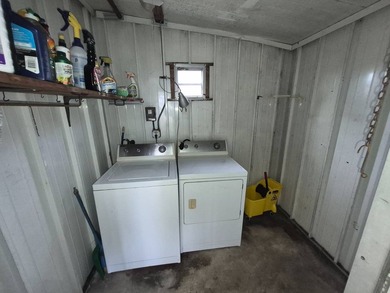 PRICED TO SELL FAST - SPACIOUS 1970 MOBILE HOME WITH FLORIDA - photo 14