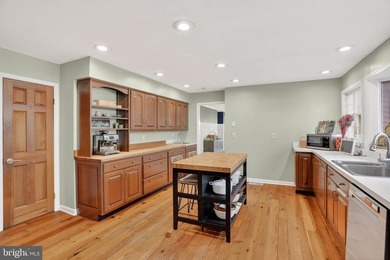 Welcome to this unique 5 bedroom, 3.5 bath Colonial home in - photo 20