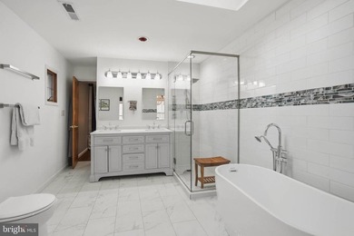 Welcome to this unique 5 bedroom, 3.5 bath Colonial home in - photo 29