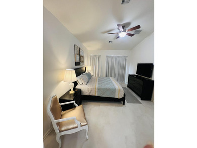 Beautifully maintained 3-bedroom, 2.5-bath lakefront townhouse - photo 9