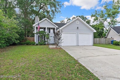 Welcome Home.... to this well maintained home in the highly - photo 1