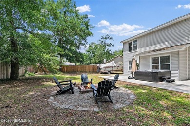 Welcome Home.... to this well maintained home in the highly - photo 2