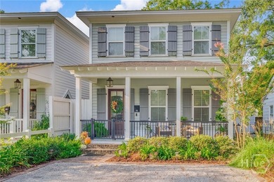 Built in 2016, this custom-designed, move-in-ready 3-bedroom, 2 - photo 1