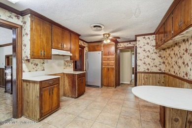 Escape to peaceful country living with this beautiful 5BR/3BA - photo 18