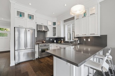 Welcome to Elgin Oaks, where timeless design meets exceptional - photo 1