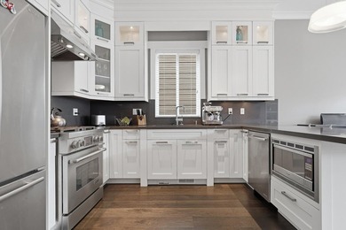 Welcome to Elgin Oaks, where timeless design meets exceptional - photo 2