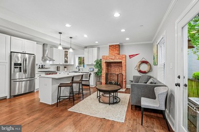 Welcome to 146 Duke of Gloucester Street! As you approach the - photo 14
