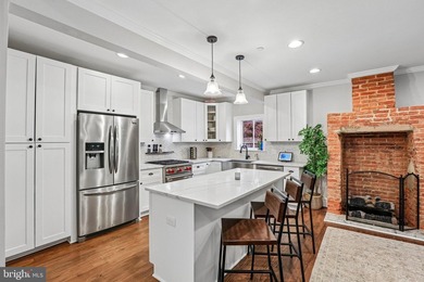 Welcome to 146 Duke of Gloucester Street! As you approach the - photo 18