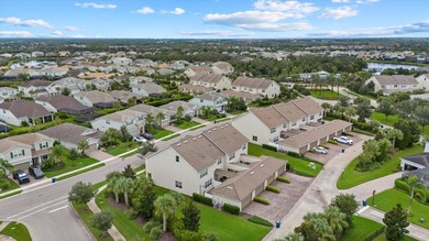 Welcome to this stunning 3-bedroom, 3-bathroom townhouse with - photo 33