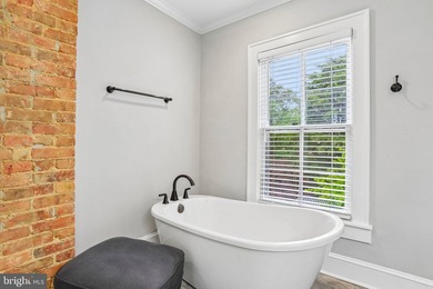 Welcome to 146 Duke of Gloucester Street! As you approach the - photo 37