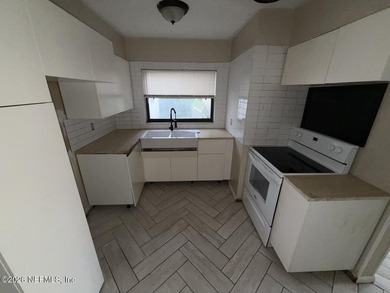 Ready for your renovations, this 3 bedroom, 1.5 bath home has a - photo 3