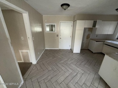 Ready for your renovations, this 3 bedroom, 1.5 bath home has a - photo 5