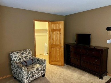 2540 sq.ft. Townhome being offered fully furnished. Spacious - photo 13