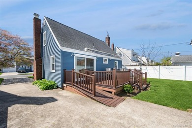 Welcome to 23 Gables Drive, Hicksville. Upon driving up to the - photo 21