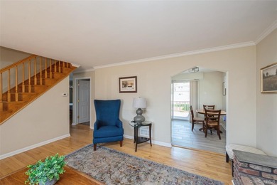 Welcome to 23 Gables Drive, Hicksville. Upon driving up to the - photo 23