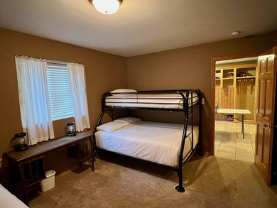 2540 sq.ft. Townhome being offered fully furnished. Spacious - photo 26