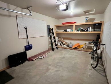 2540 sq.ft. Townhome being offered fully furnished. Spacious - photo 30
