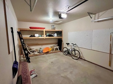 2540 sq.ft. Townhome being offered fully furnished. Spacious - photo 31