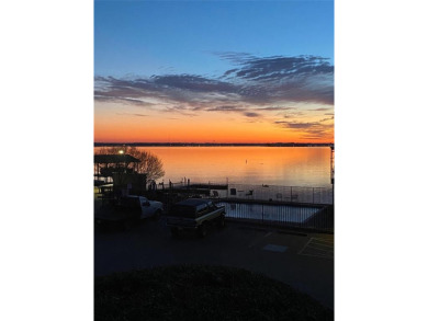 Waterfront 3 beds, 2 baths, condo totally updated interior with - Lake Condo Sale Pending in Tool, Texas