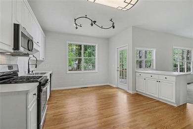 Welcome home to this spacious and well-designed property - photo 8