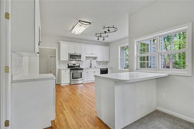 Welcome home to this spacious and well-designed property - photo 9