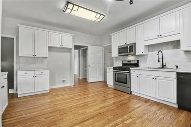 Welcome home to this spacious and well-designed property - photo 10