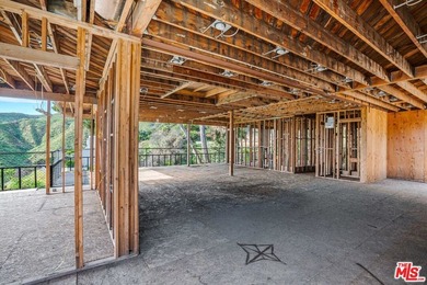 BANK OWNED ocean-view Riviera fixer. Offering one of the most - photo 4