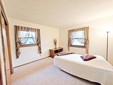 Charming Eastside ranch featuring 3 bedrooms, 2.5 bathrooms with - photo 24