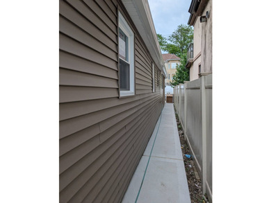 Stop renting and buy your dream home by the beach! This detached - photo 5