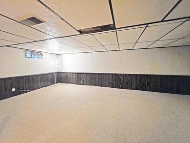 Charming Eastside ranch featuring 3 bedrooms, 2.5 bathrooms with - photo 31