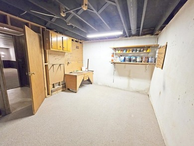 Charming Eastside ranch featuring 3 bedrooms, 2.5 bathrooms with - photo 36