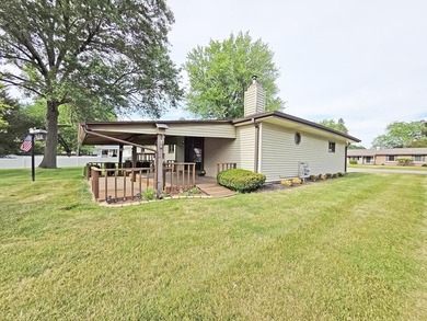 Charming Eastside ranch featuring 3 bedrooms, 2.5 bathrooms with - photo 48