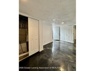 Beautifully updated property with flexible zoning-currently - photo 51