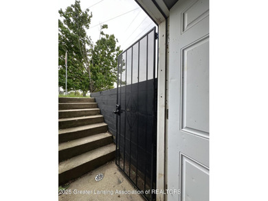Beautifully updated property with flexible zoning-currently - photo 56