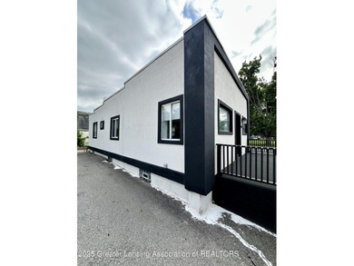 Beautifully updated property with flexible zoning-currently - photo 58